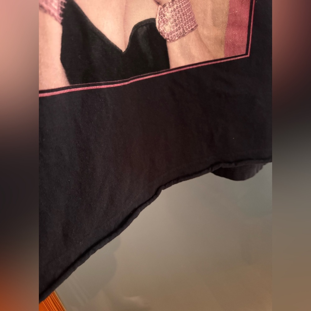 Dolly Parton Graphic Tee - Picture 3 of 3